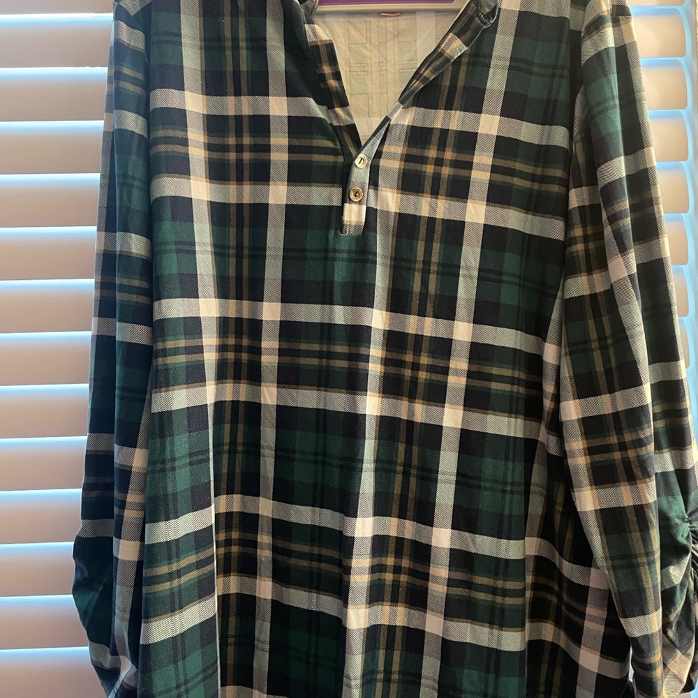 ☘️☘️Feathers Green and Blue Plaid Button Down Shirt